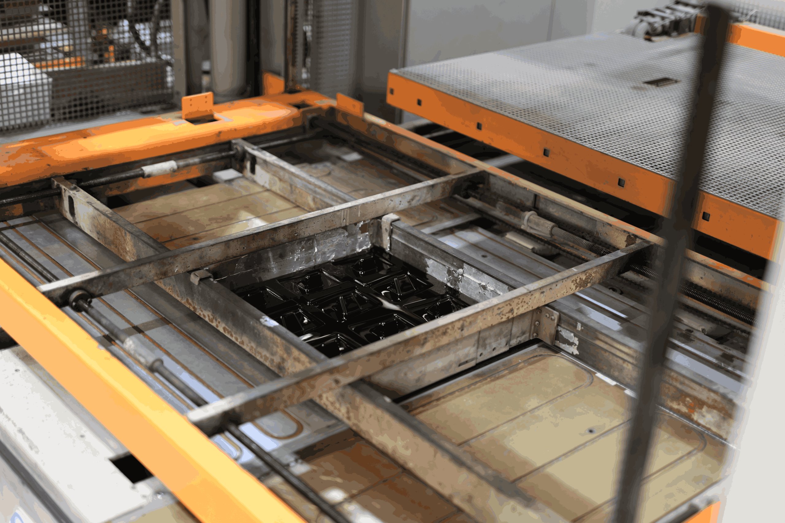 manufacturing process, vacuum forming, Plas-Tech